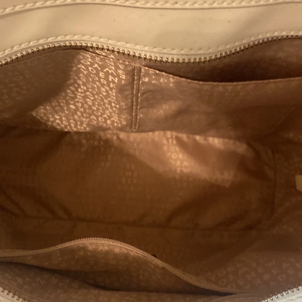 Kate Spade Gray and White Bag - Picture 5 of 14